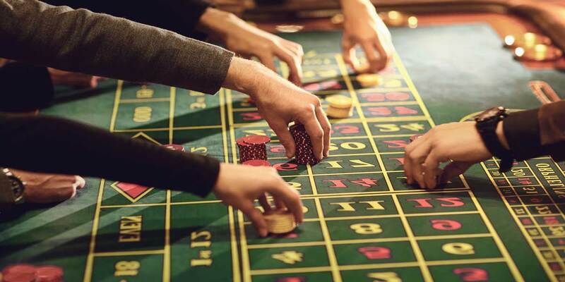 Bàn cược Roulette trực quan giúp người chơi dễ dàng nắm bắt các nhóm cược bên trong và bên ngoài